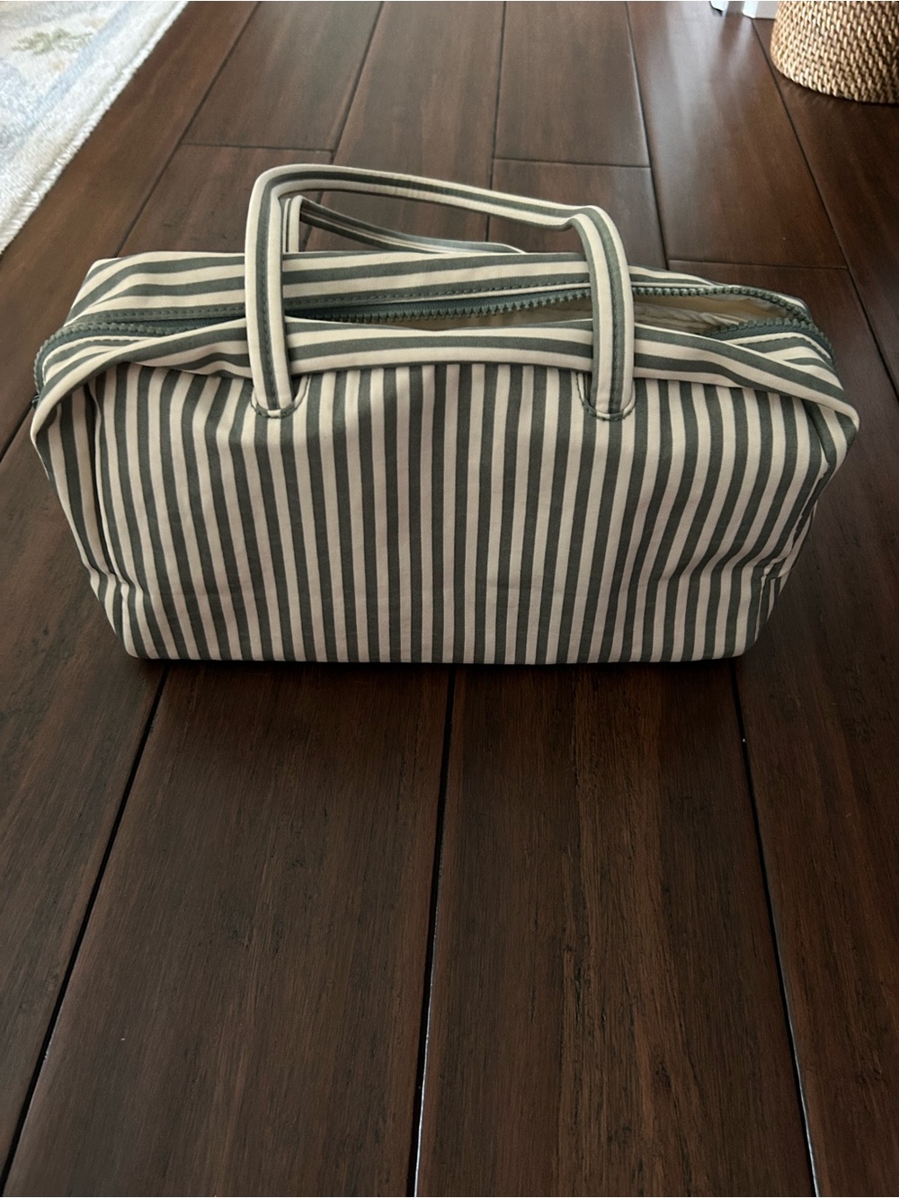 Imperfect Baggu Bowler Bag - Picture 6 of 9